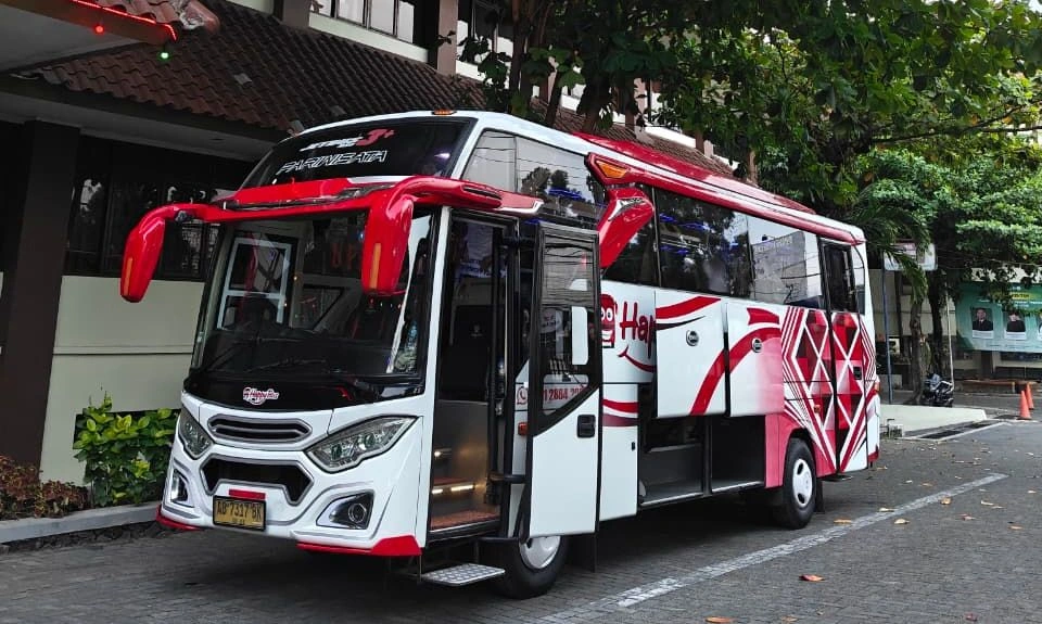 sewa bus Solo untuk outing perusahaan